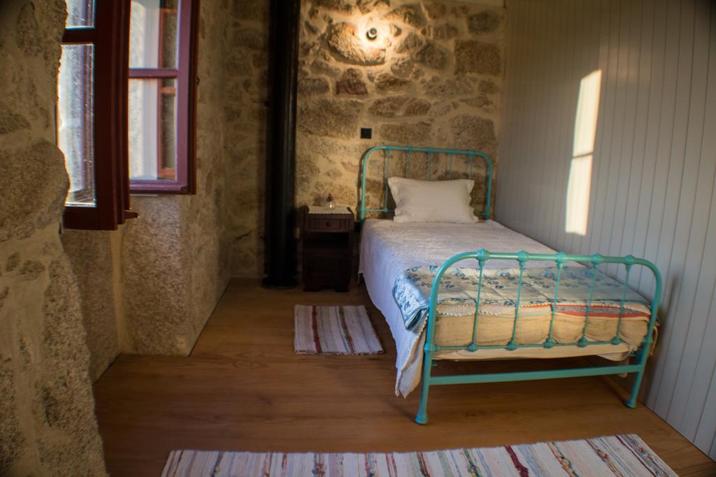 Casas Dos Avos Guest House วาลดิกัมบรา ห้อง รูปภาพ