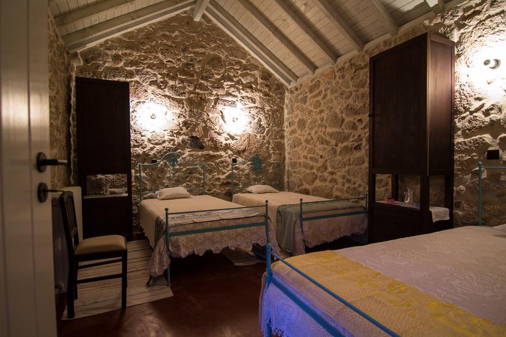 Casas Dos Avos Guest House วาลดิกัมบรา ห้อง รูปภาพ